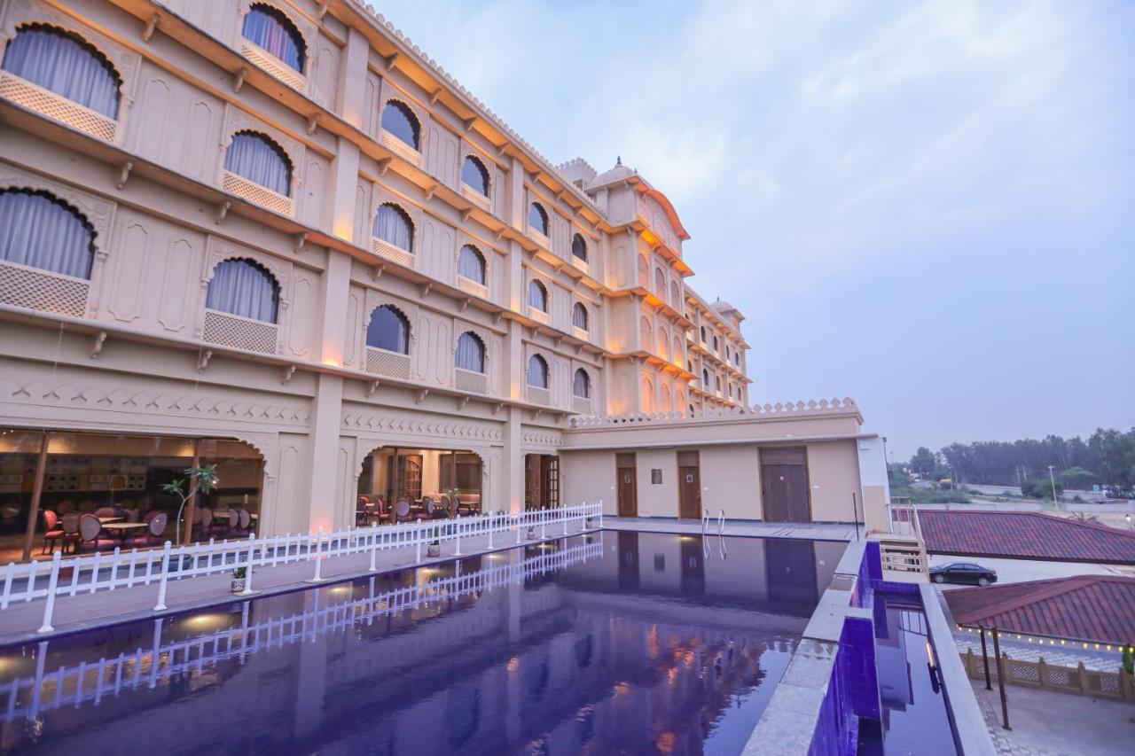 Regenta Central City Vilas Palace Ambāla Buitenkant foto