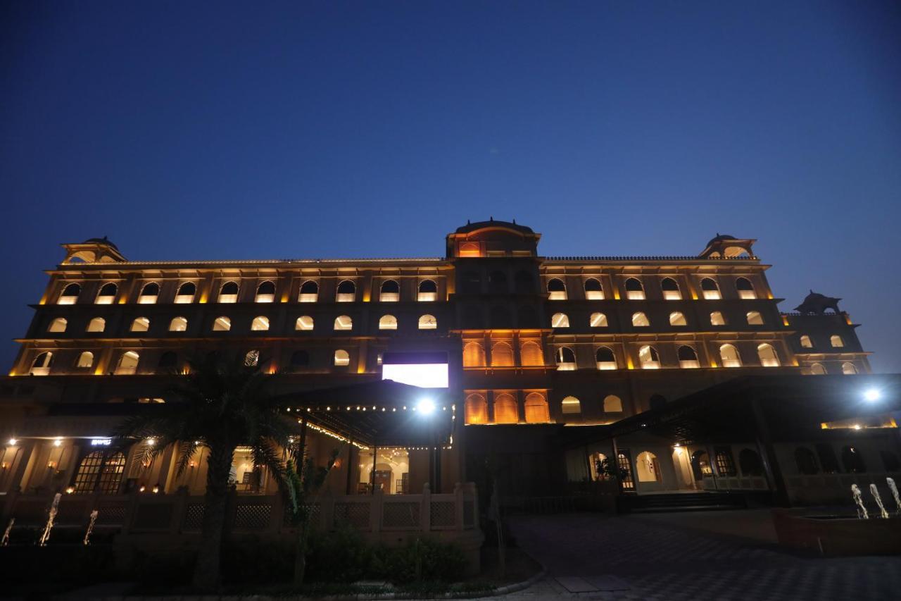 Regenta Central City Vilas Palace Ambāla Buitenkant foto